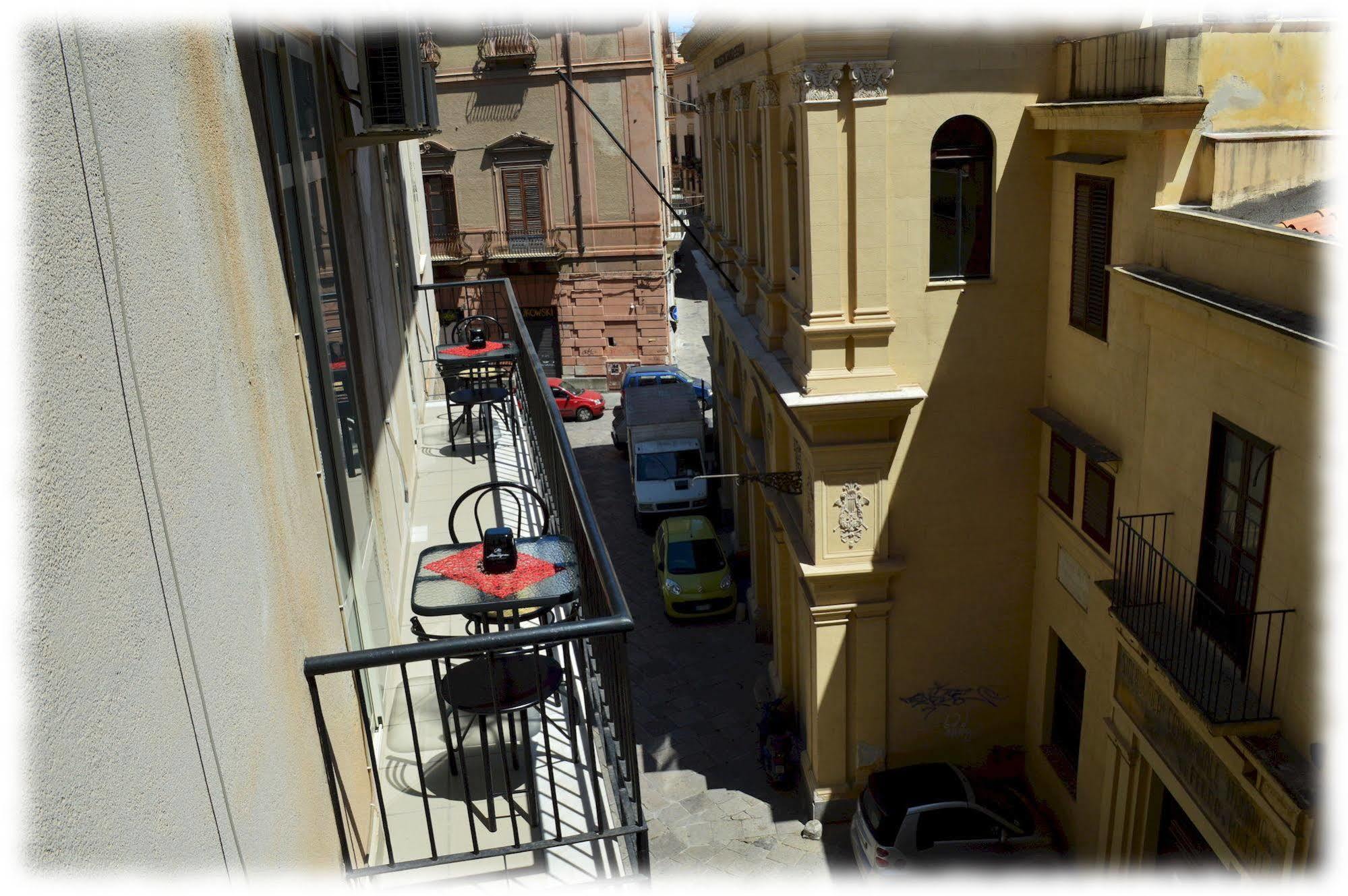 Hostel Josef Palermo Buitenkant foto