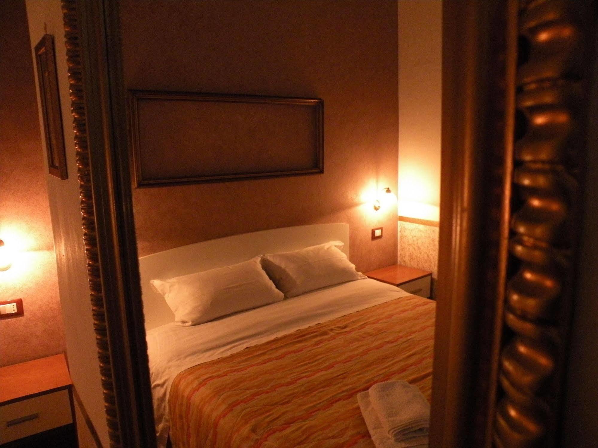 Hostel Josef Palermo Buitenkant foto